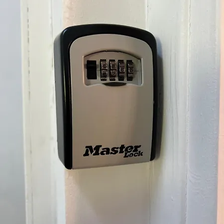 Independant 13 ホームステイ パリ